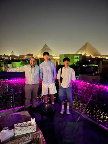 Jana Pyramids view inn