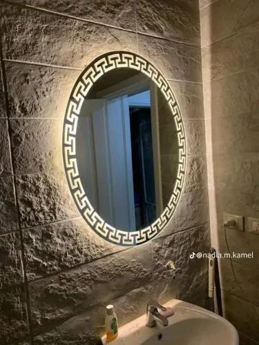 Lara pyramids inn