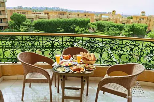Luca Pyramids Inn