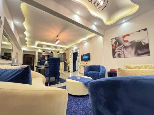 Luxurious 3 bedrooms Apartment With Private Garden