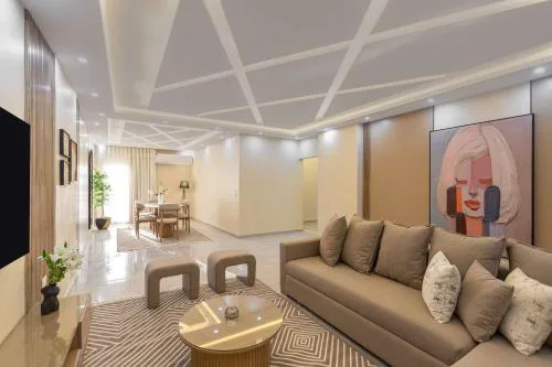 Luxury 2BR - Primary Suite with Living - 247 FrontDesk & Security