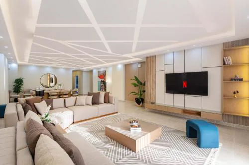 Luxury 3BR near AUC & EDNC 5 Beds Reception 247