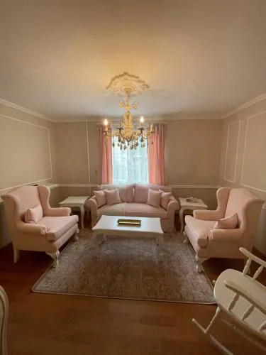 Luxury & Cozy home in Rehab City
