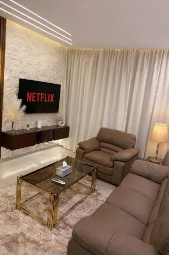 Luxury home 2 BR in Gardenia compound near airport