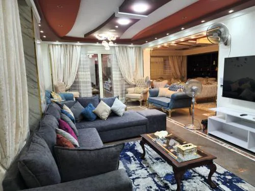 شقة فاخرة وفيو خرافى فى maadi