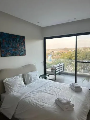 Metropolitan Vista - Lakeview Residence