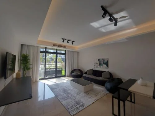 Minimalist 2 Bedroom Apartment with Garden