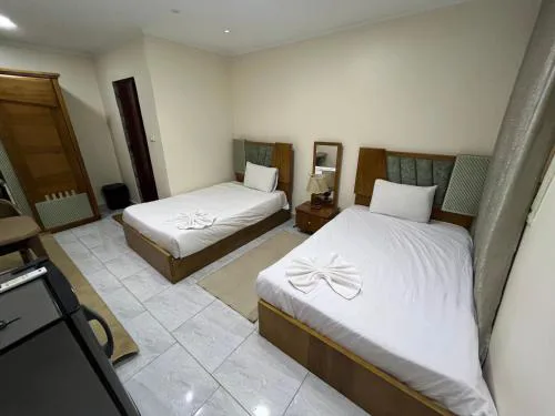 Mo pyramids guest house & free pickup