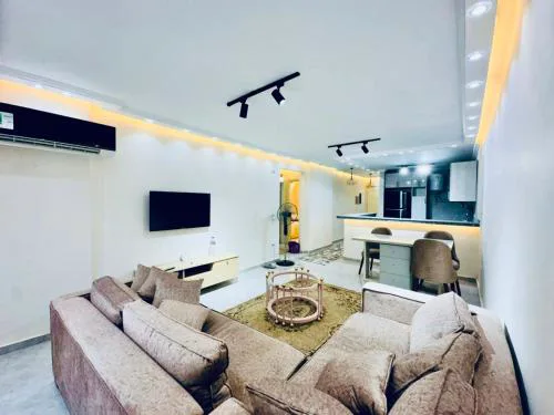 Modern Cozy 2BR Retreat Near Nile Corniche
