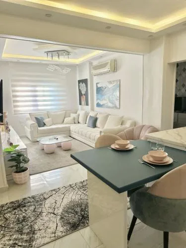 Modern Downtown Apt with Nile View