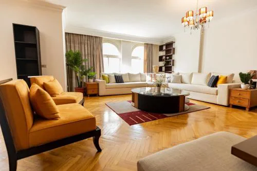 Modern Luxe Oak Orchid 3BR Apt W-Free WiFi &Parking