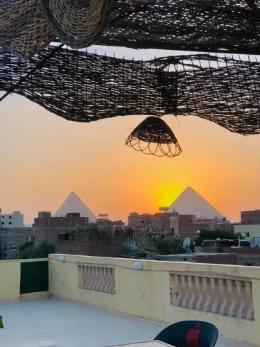 Nefertiti guest house view pyramids