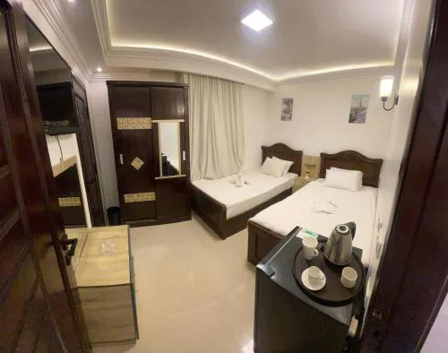 Pearl pyramids Inn