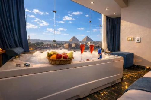 Pharaonic Pyramids Inn & jacuzzi