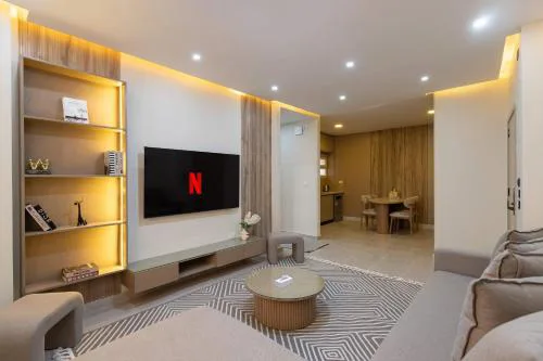 Premium 2BR - Sofa Bed - Near EDNC & AUC - Front Desk & Security 247