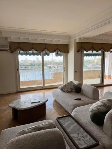 Prestigious Nilefront Residence, 5-Star Cairo Views