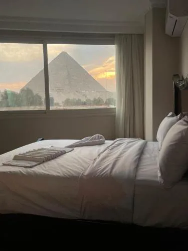 Pyramids apartment