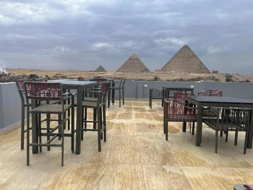 Pyramids Motel