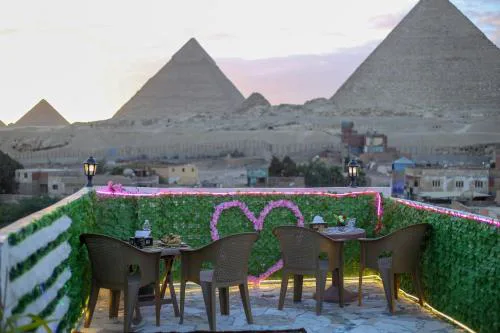 pyramids show inn