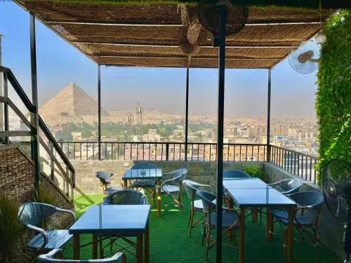 Pyramids view inn