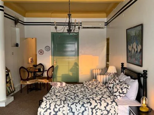 Retro Nile View apartment