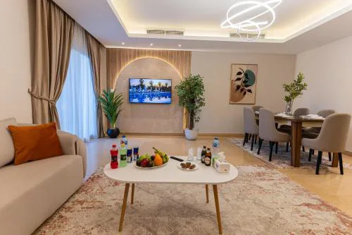 RICH HOME 2BR with Garden