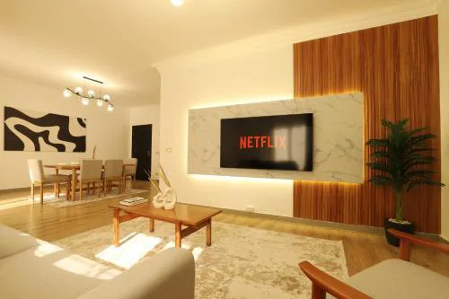 Signature Stays: Modern Chic Apt