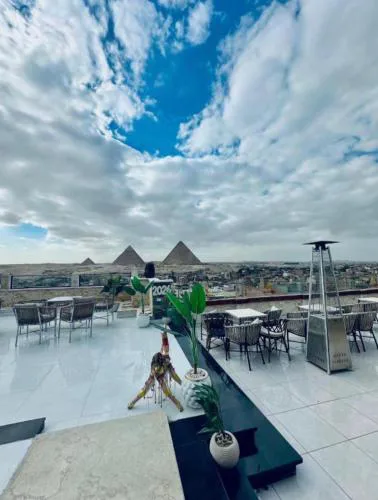 Simple pyramids inn