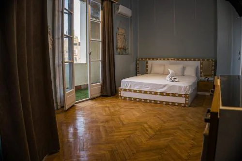 Stay at Champollion Nest