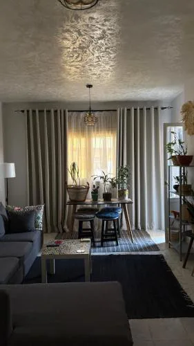 Stylish 2BR Flat 3 mins Walk to Garden 8
