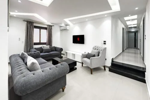 The Bold & Bright 3BDR Apt 15 Min To Airport