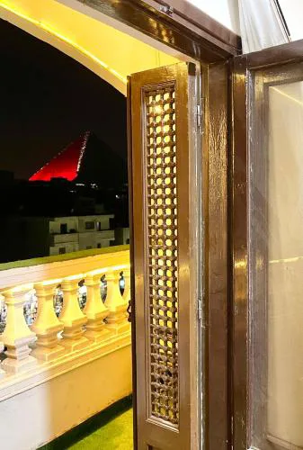 The pharaohs pyramids view apartment