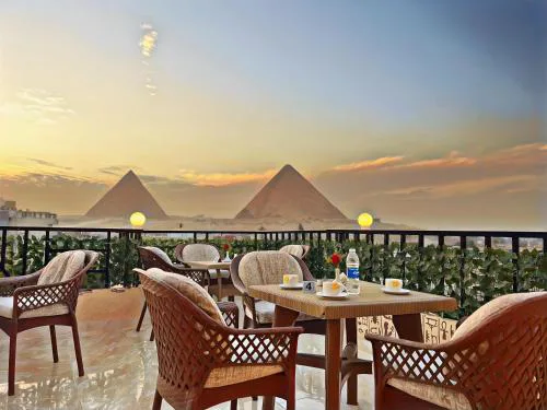 The Pyramids Crypt Inn