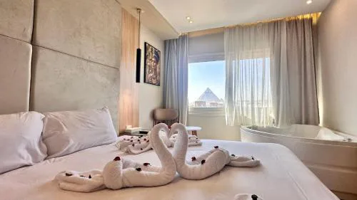 Tiye Pyramids Hotel