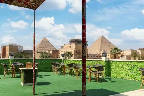 Tota nefertiti pyramids inn