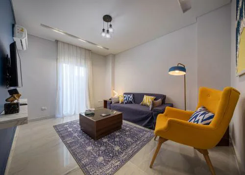 Travelholic 90 Residence