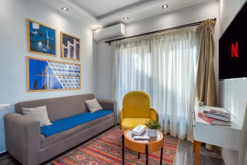 Travelholic AUC Residence