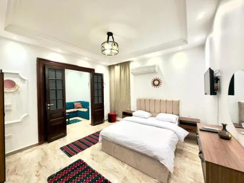 TriPyramids Suites