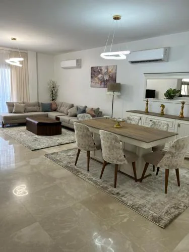 Up Town Luxury Apartment