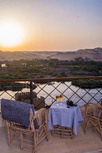 ASWAN NILE PALACE (swimming pool-rooftop-Nile view)