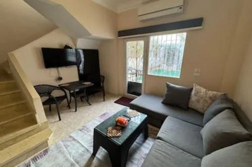 123 · 2BR townhouse 1 bath yard