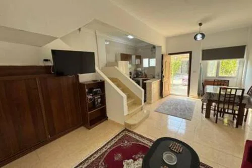 822 · 2BR Townhouse Bath backyard