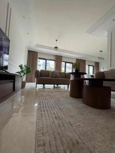 Apartment for rent westown- Beverly Hills View landscape
