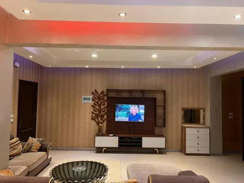 Garden Apartment in Sheikh Zayed Private Entrance 24h Security