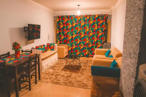 شقة فاخرة بأطلالة مميزة في الشيخ زايد