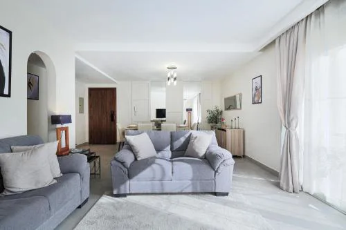 Luxurious 2 Bedroom Apartment In Palm Parks