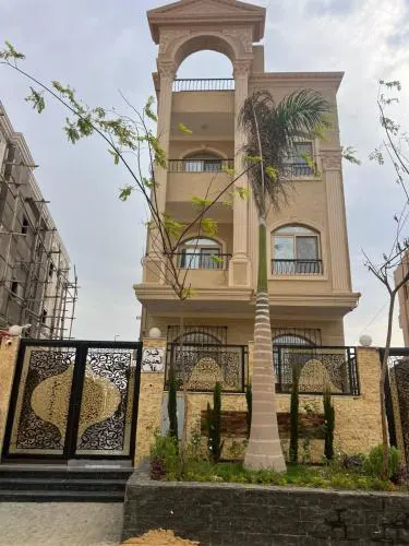 فيلا الحديدى