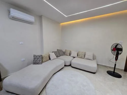 Hayat Pyramids house 75S