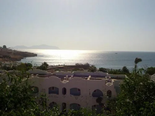 Beautiful Flt in Coral Bay