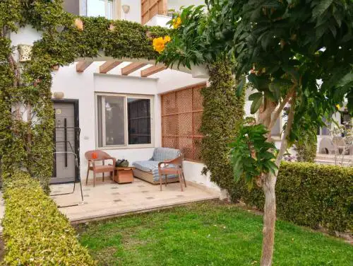 Cosy Studio on the First Floor with lovely Terrace and Personal Garden Area, Pool View and Free Beach Access in Sharm Hills Resort